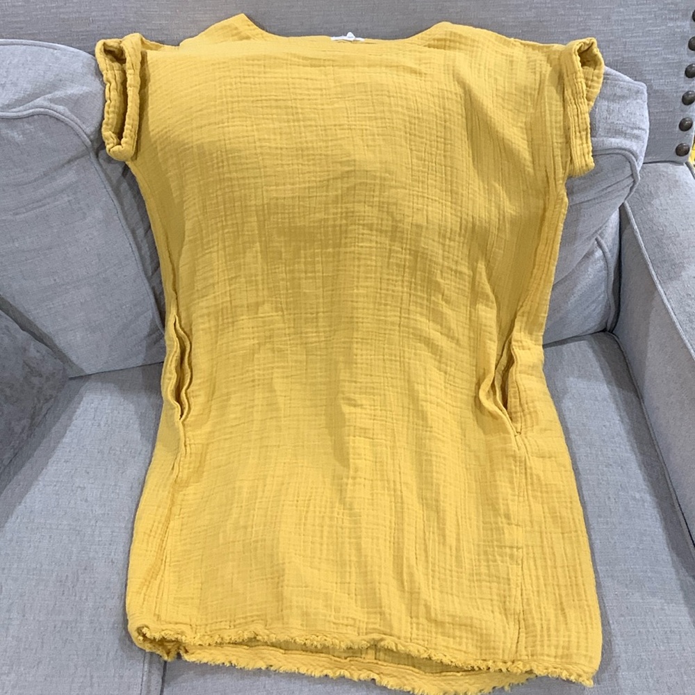 Fringe bottom. Loose fit. Pockets! Relaxed cap sleeve. Worn once!
